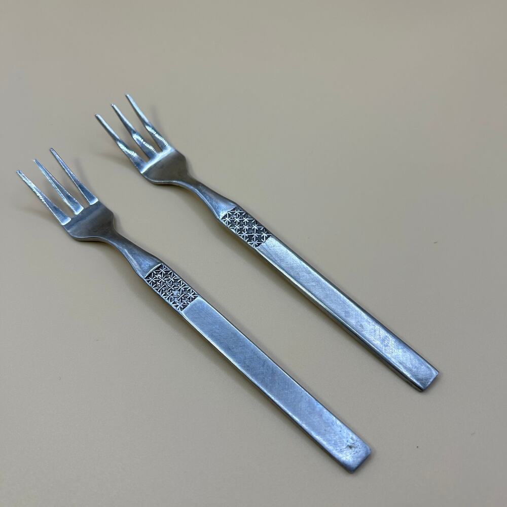 2 Cocktail Seafood Fork Oxford Hall Stainless Korea Snowflake Star